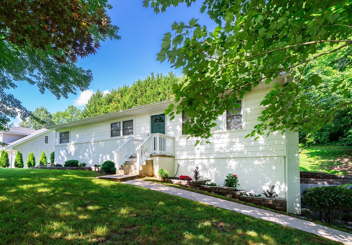 Primary Photo - 558 Riceville Rd