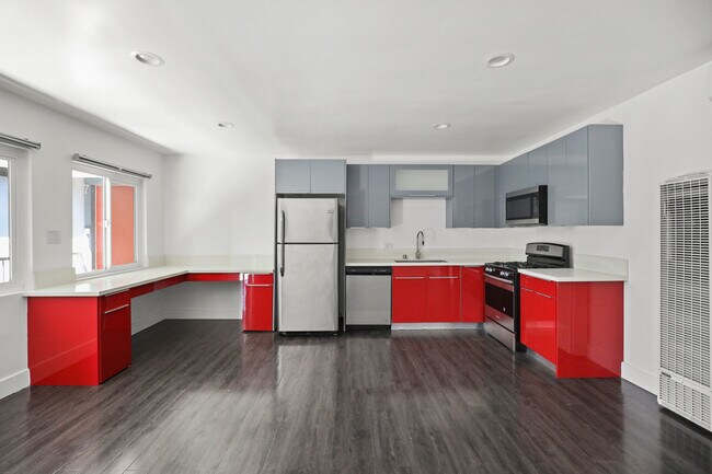 Foto del edificio - 1321 W. 36th Pl.
