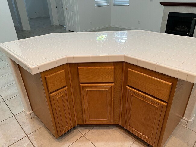 Building Photo - Fairway Pointe Gated Community