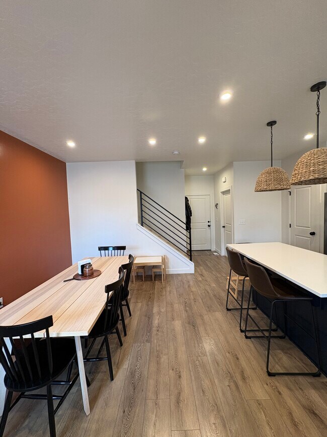 Foto del edificio - 9391 N Vernham Ln