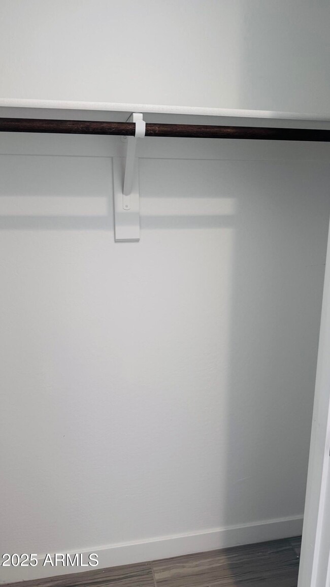 Foto del edificio - 9118 W Sells Dr