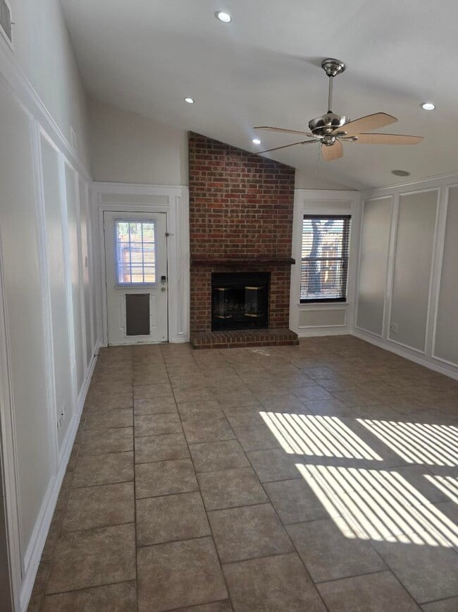 Building Photo - 1714 Mimosa Ln