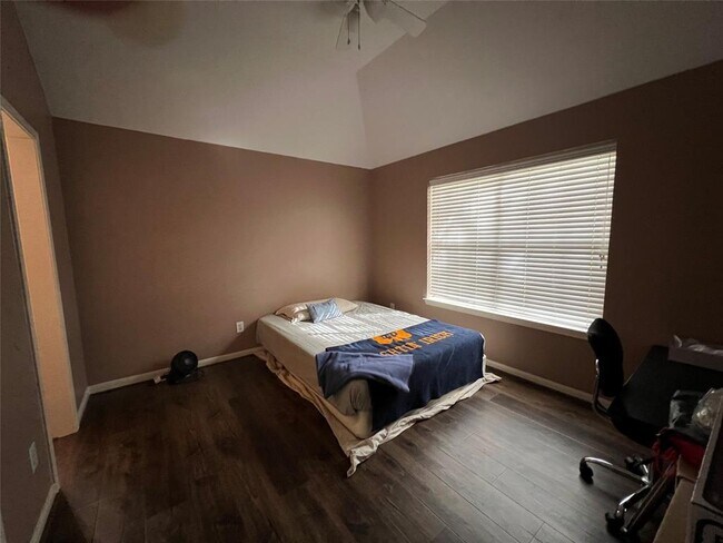 Building Photo - 2518 Princeton Dr