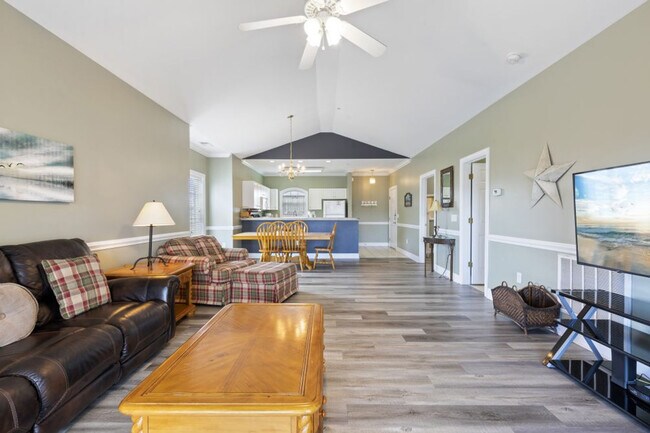 Building Photo - 4878 Dahlia Ct