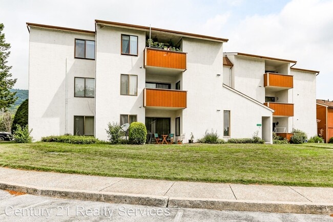 Building Photo - 1 br, 1 bath House - 811 Brian Dr. Unit 304