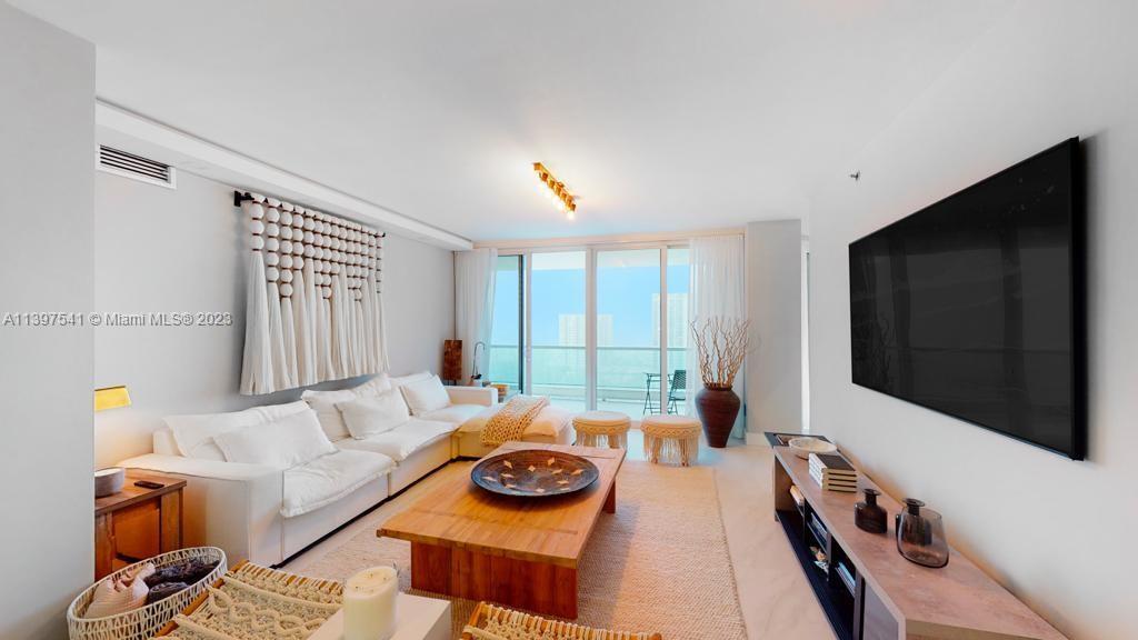 Foto principal - 7000 Island Blvd
