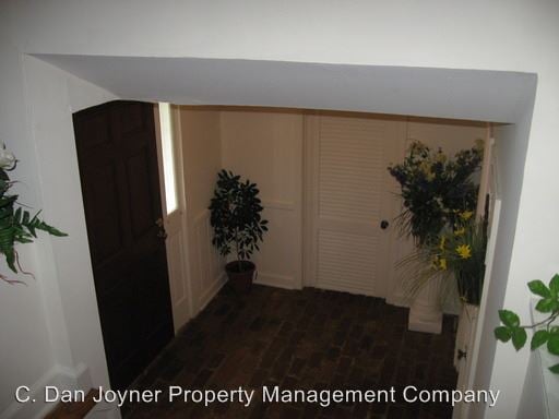 Building Photo - 107 Lancaster Ln