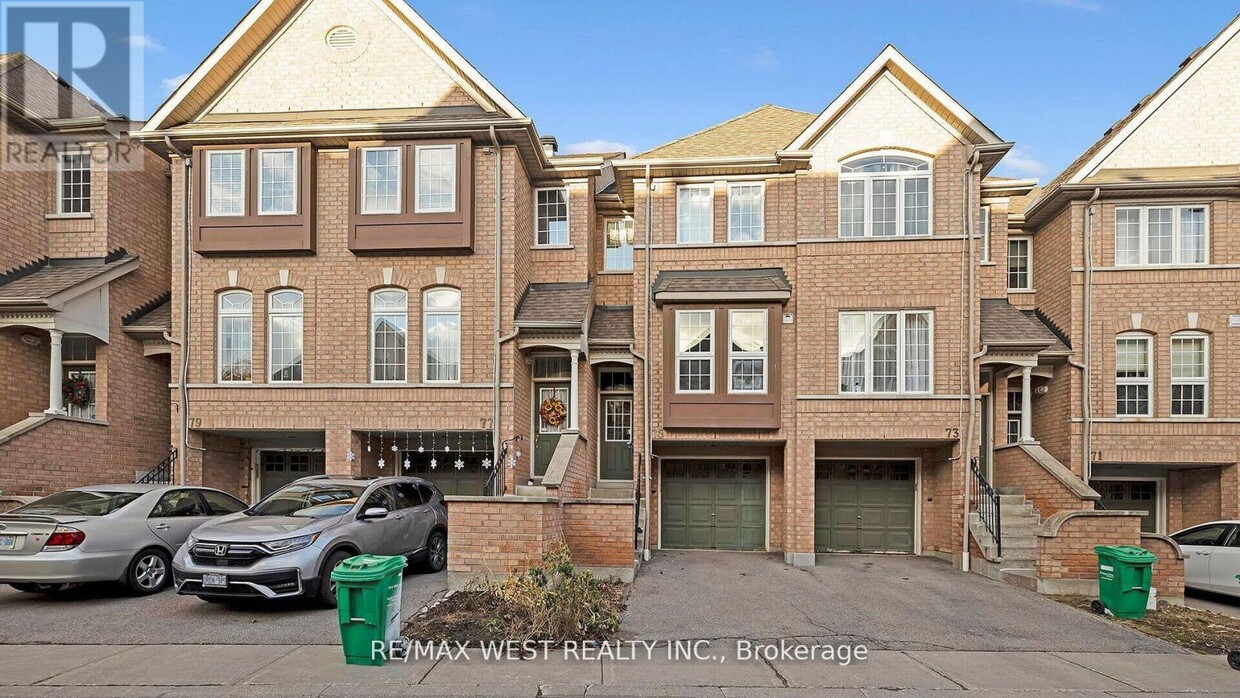 Photo principale - 50-50 Strathaven Dr