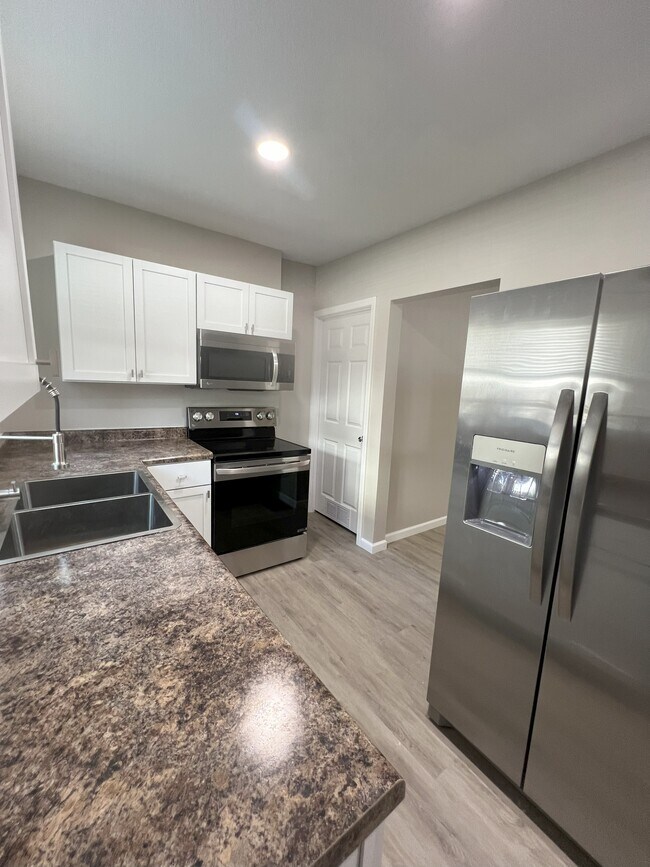Kitchen - - 706 W State St