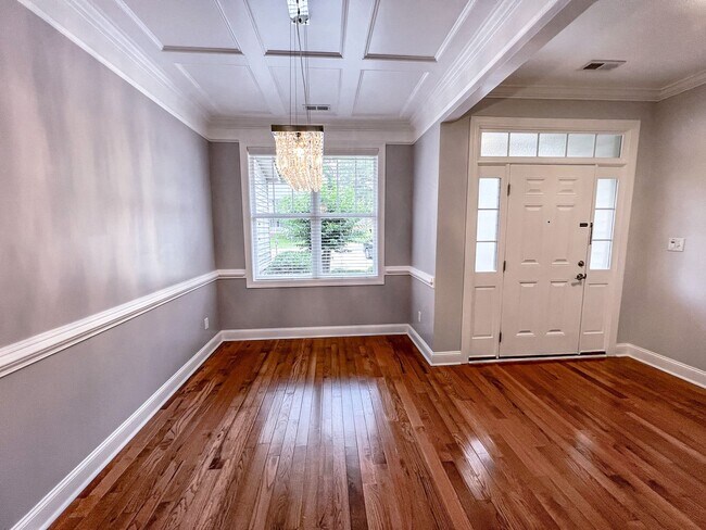 Building Photo - Gorgeous 3 Bed 2.5 Bath Home in Fayetteville