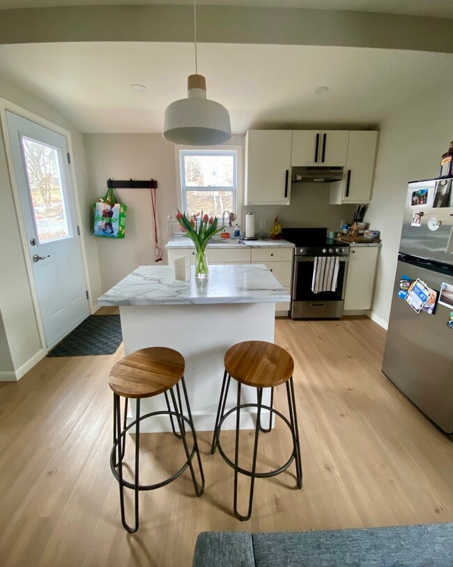 Building Photo - 7 Dahlia St