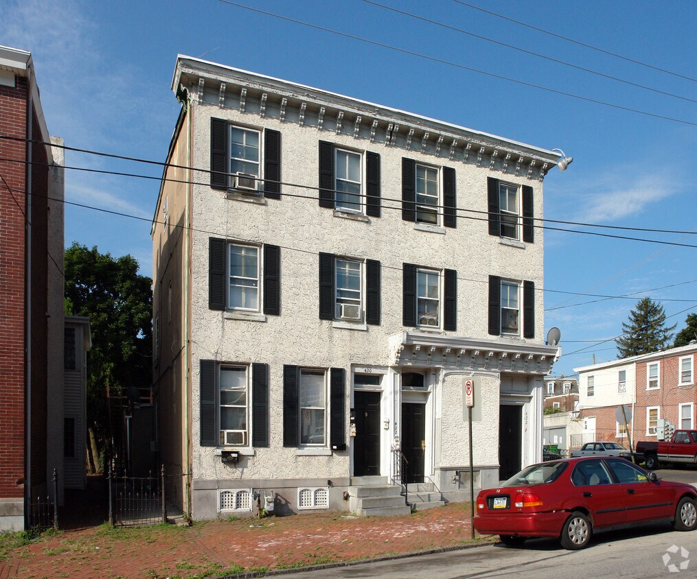 Building Photo - 420-422 W Airy St
