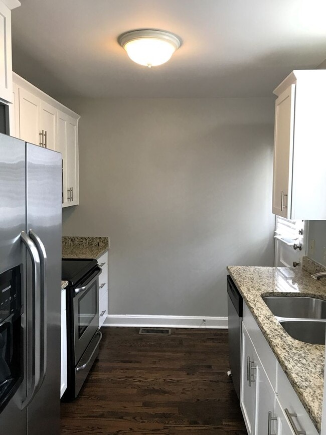 Foto del edificio - 3-Bedroom 2-Bath Home in Prime West Nashvi...