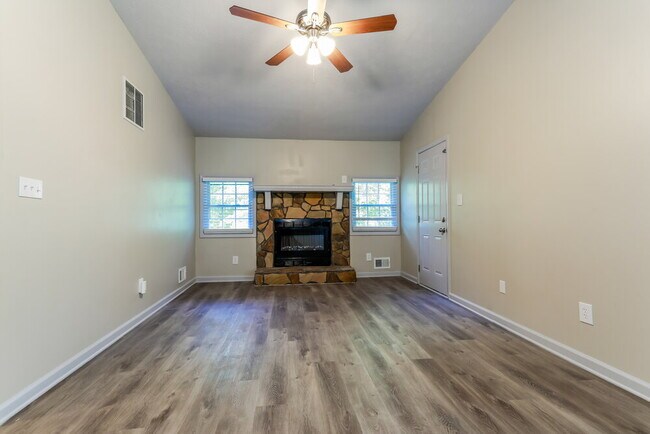 Building Photo - 3320 Revere Cir