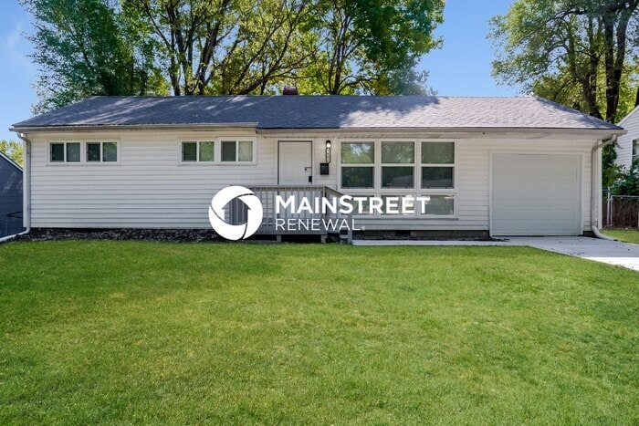 Foto principal - 3 Bedroom Pet-Friendly Home in Grandview, MO with Main Street Renewal