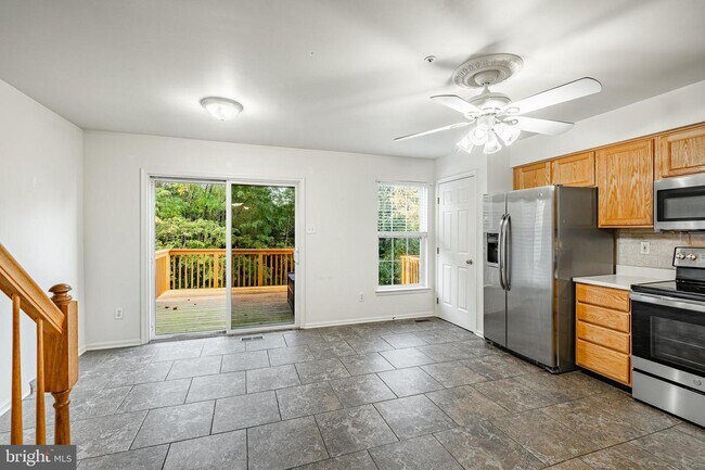 Building Photo - 596 Coach Hill Ct