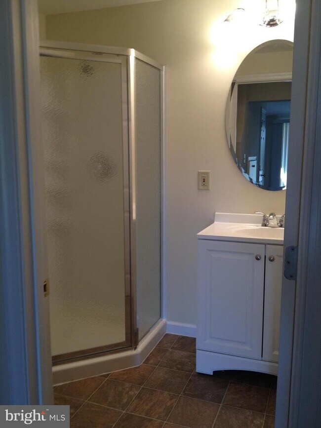 Building Photo - 15 Cavan Green