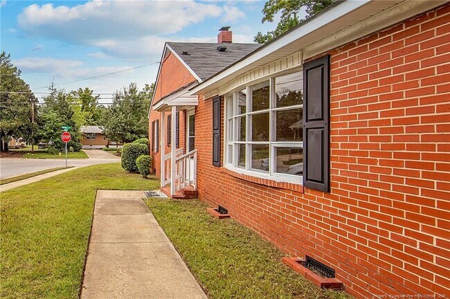 Foto del edificio - 1203 Turnpike Rd