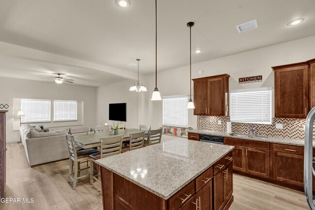 Building Photo - 3865 Loma Brisa Dr