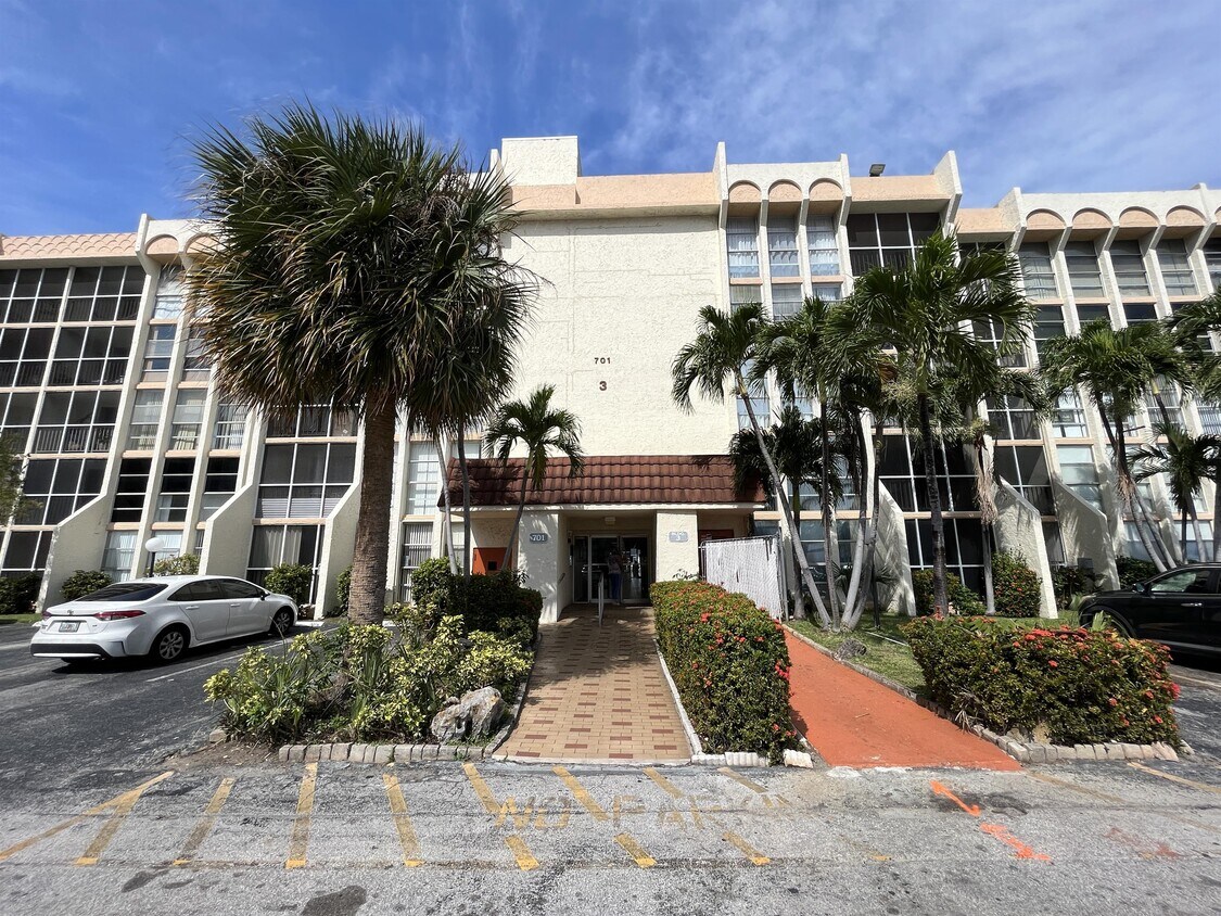 701 Three Islands Boulevard, Hallandale Beach, FL 33009 Townhome