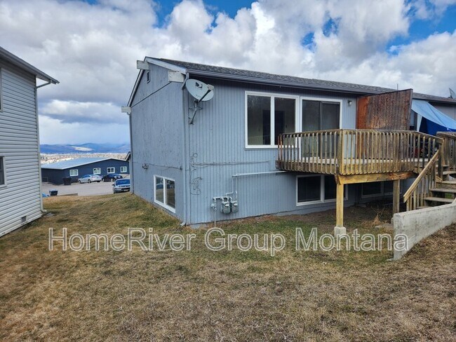 Building Photo - 2325 W Foothills Dr