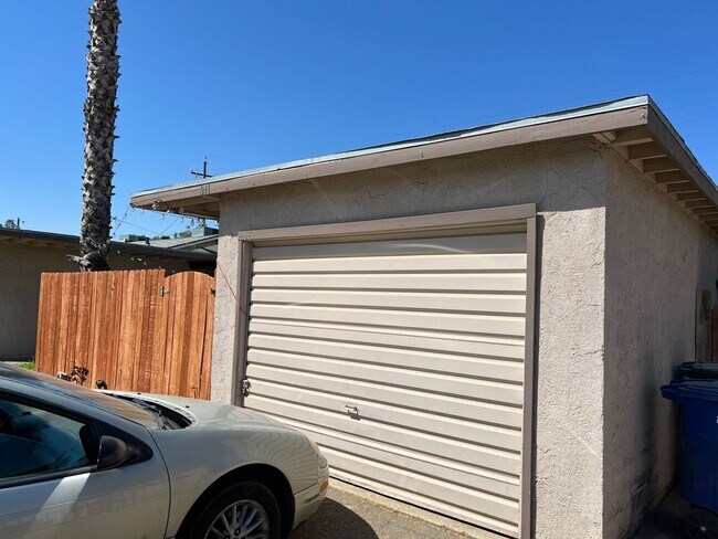 Foto del edificio - 937-941 N Bengston Ave