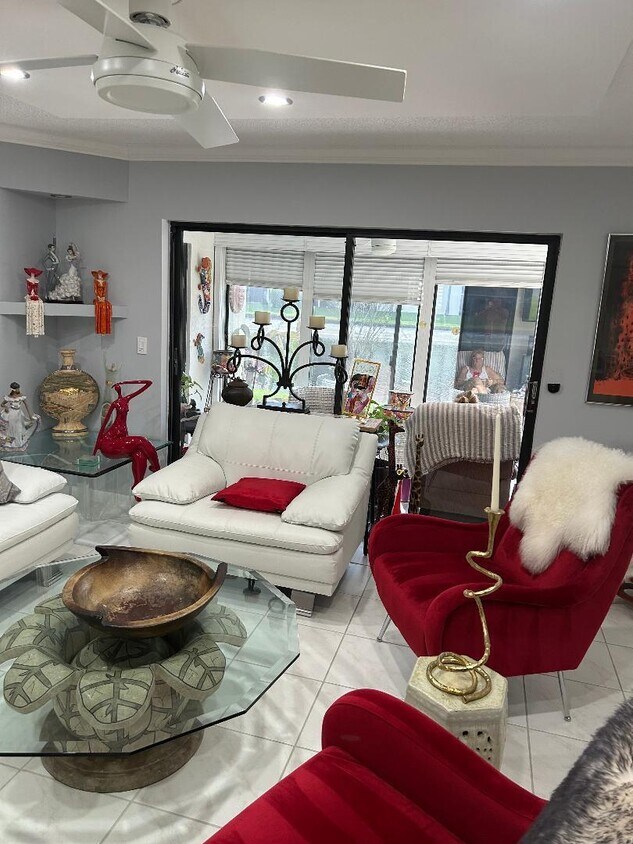 Foto principal - 10271 N Circle Lake Dr