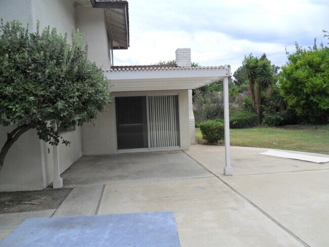 Foto del edificio - FANTASTIC SINGLE FAMILY RESIDENCE 4 Bedrooms, 2.5 Bathrooms HOME IN CANYON CREST!!! **((RESERVED))**