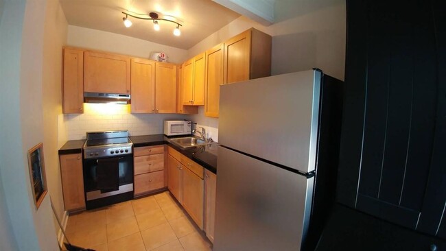 Building Photo - Studio, 1 bath House - 905 NE 43rd St, #209