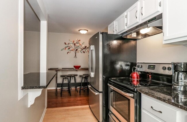 Building Photo - 907A Hampton Ave