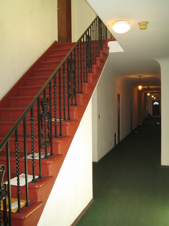 Foto del edificio - 140 S Roxbury Dr