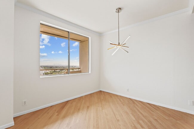 Foto del edificio - Stunning 1-bedroom Penthouse Condo.