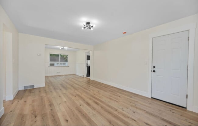 Building Photo - 3907 Kirkup Ave