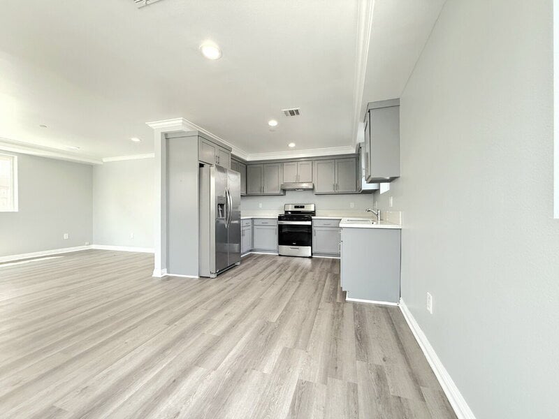 Primary Photo - 322 E 55th St
