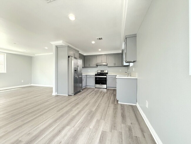 Photo - 322 E 55th St Apartment