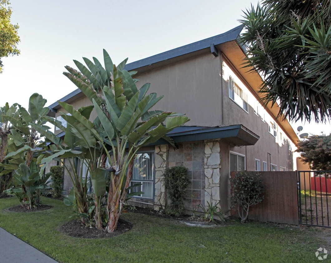 Building Photo - Sallie Lane Courtyard