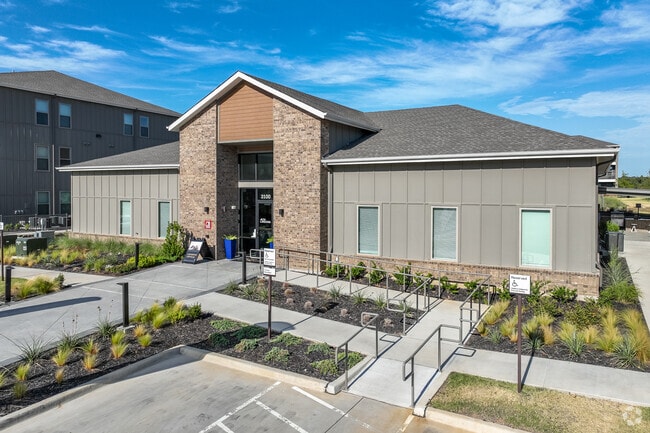 Building Photo - Century Landing