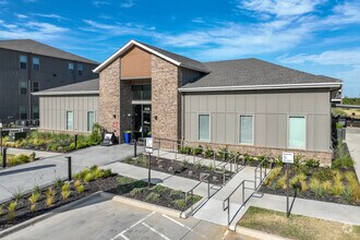 Building Photo - Century Landing