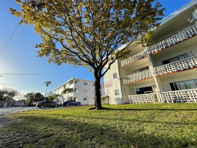 Building Photo - 17001 NE 9th Ave