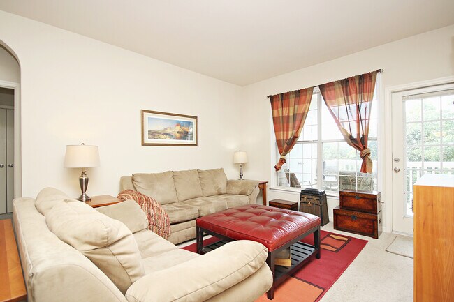 Foto del edificio - Top Floor Riverbend Condo on Pantops