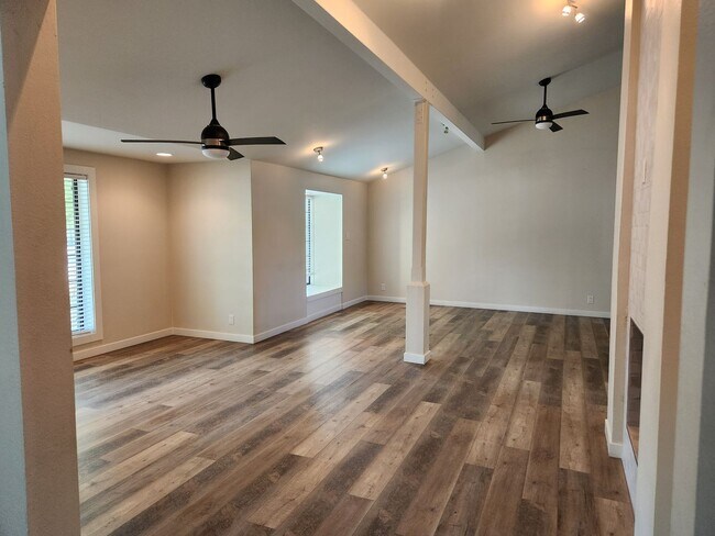 Building Photo - Tempe 4 Bedroom 3 Bath w/ Pool right near ASU!