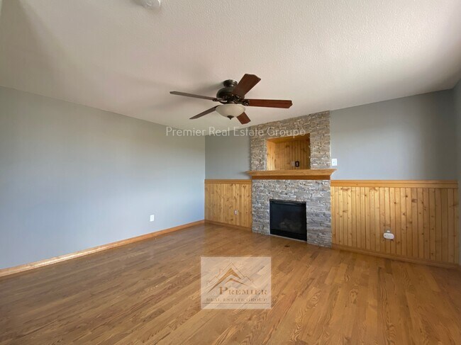 Photo - 865 Winebrook Way House