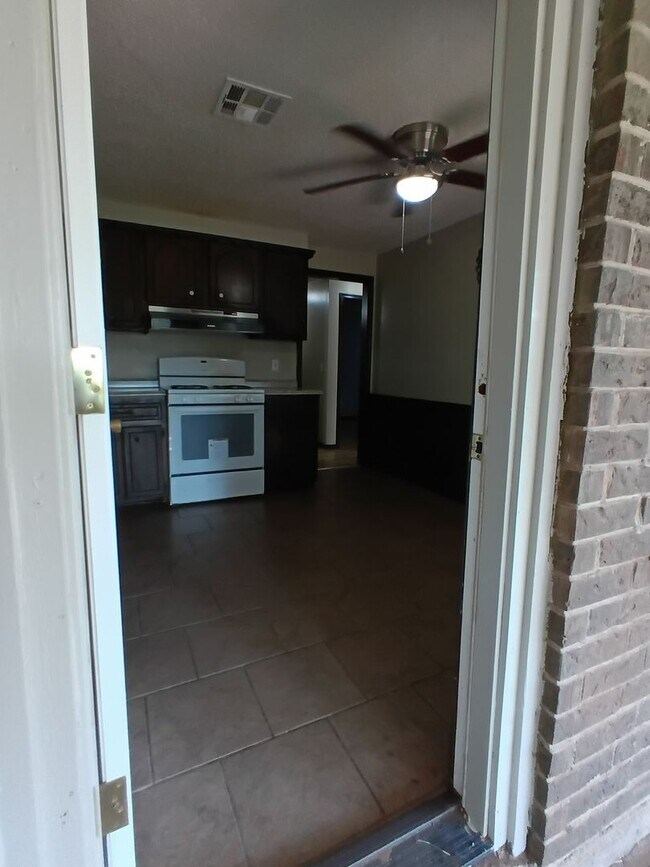 Foto del edificio - 4028 Locust Dr