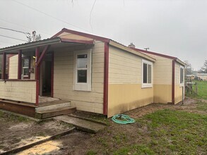 Building Photo - 148-150 Gregory Dr