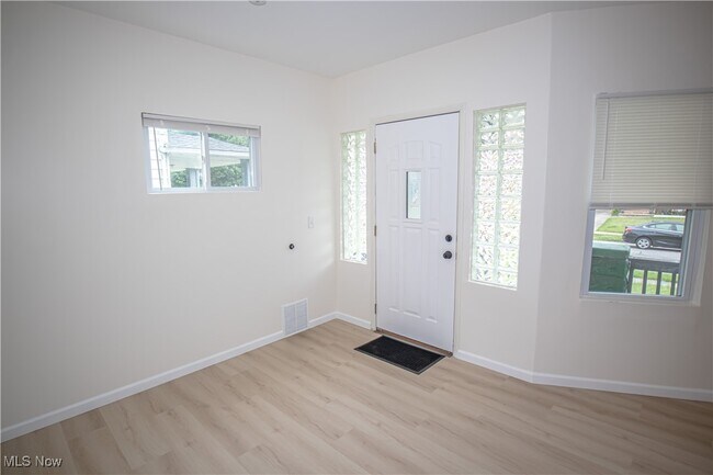 Foto del edificio - 3219 W 86th St