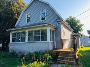 Building Photo - 213 Moir St