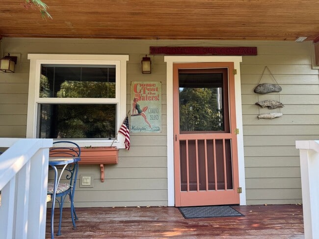 Building Photo - Beach House Short Term Sept-May (includes ...