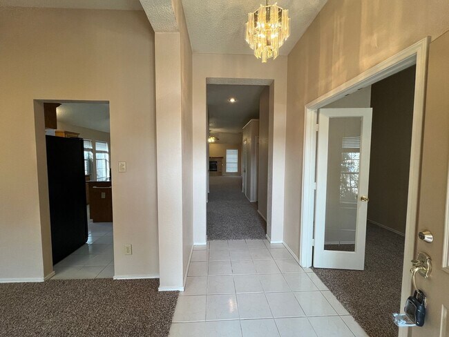Foto del edificio - Large 4 Bedroom Home in Skipcha Mountain!