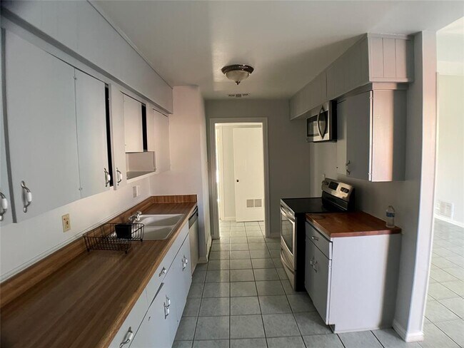 Building Photo - 3617 Cherryhill Ln