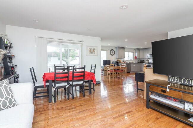 Foto del edificio - 304 Thistle Dr